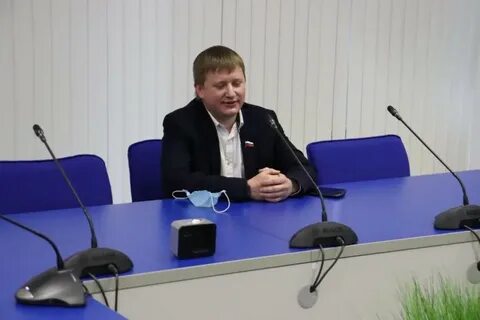 Депутат студент