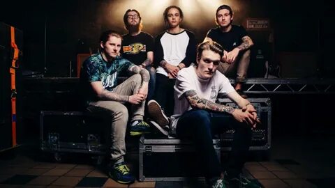 Neck deep