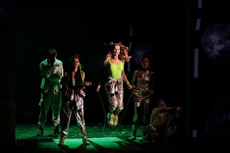 Дезактивированный красный факел. Дезактивированный красный факел. Мариинский театр 25 февраля дон паскуале. Театр 21 февраля. Театр 21 февраля.