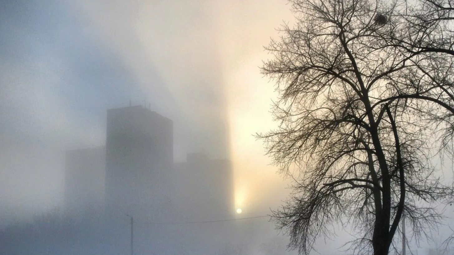 Что такое атмосферные явления метель. Зимняя буря. Foggy weather. Какая погода в туманном. Моросит.
