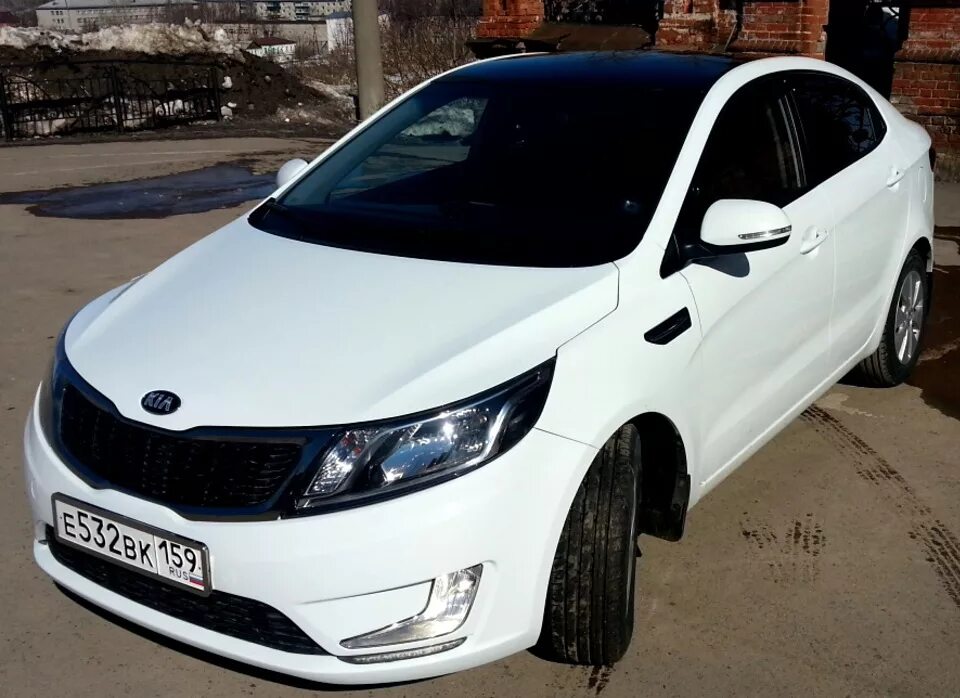 Kia Rio 3 белая. Киа Рио 3 с черной крышей. Kia Rio 2013 белая. Киа Рио белая с черной крышей. Крыша киа рио купить