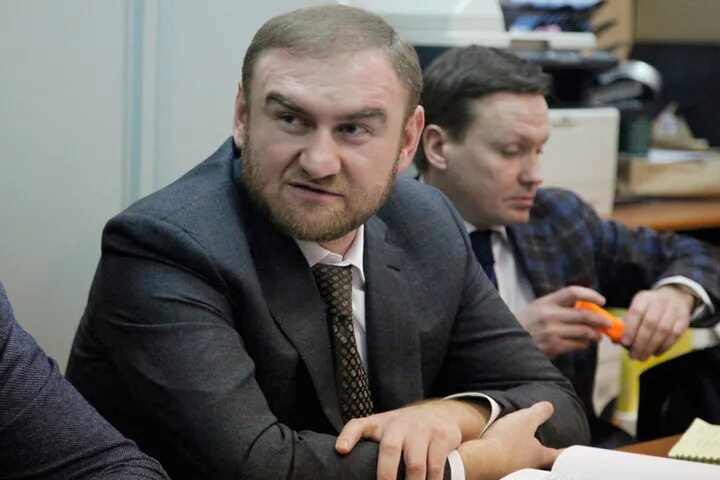 Арашуков фото денег Мосгорсуд приговорил экс-сенатора Арашукова и его отца к пожизненному заключению