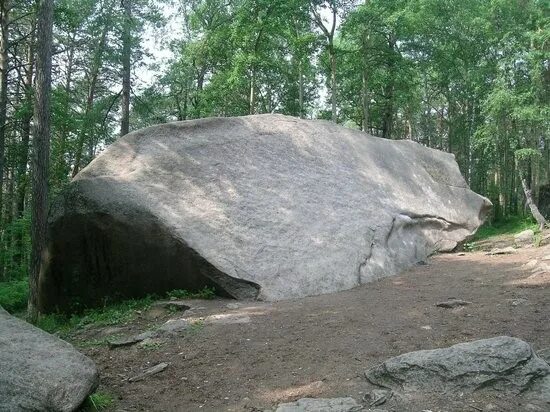Национальный парк красноярские столбы воробушки. Вид красноярска с скалы такмак. Скала семь братьев таганай. Святилище экстернштайне. Горы кисиляхи якутия.