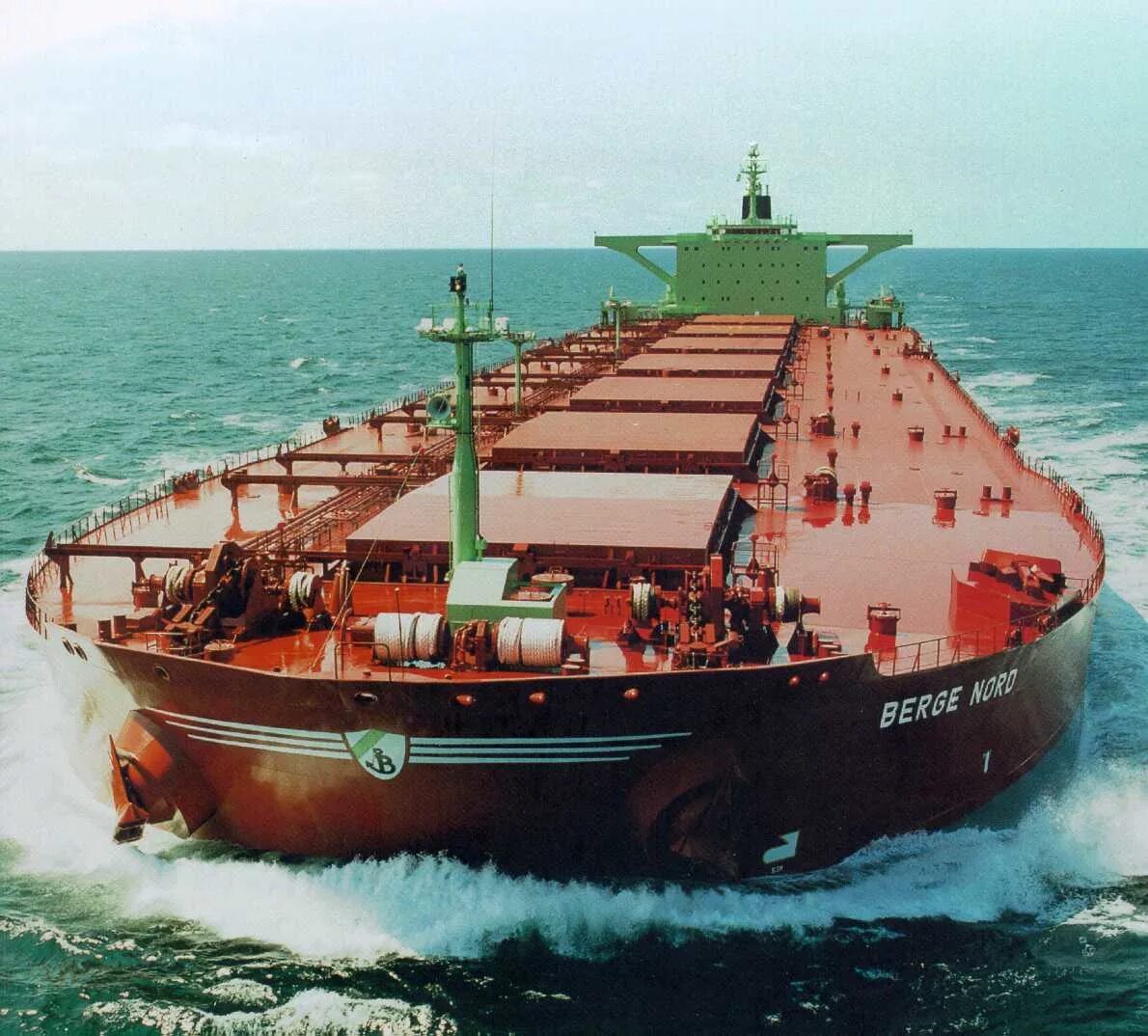 Супертанкер. Bulk Carrier ( Capesize). Балкер кейпсайз. Танкер DWT 160 000. Судно с грузом находясь в пресной воде