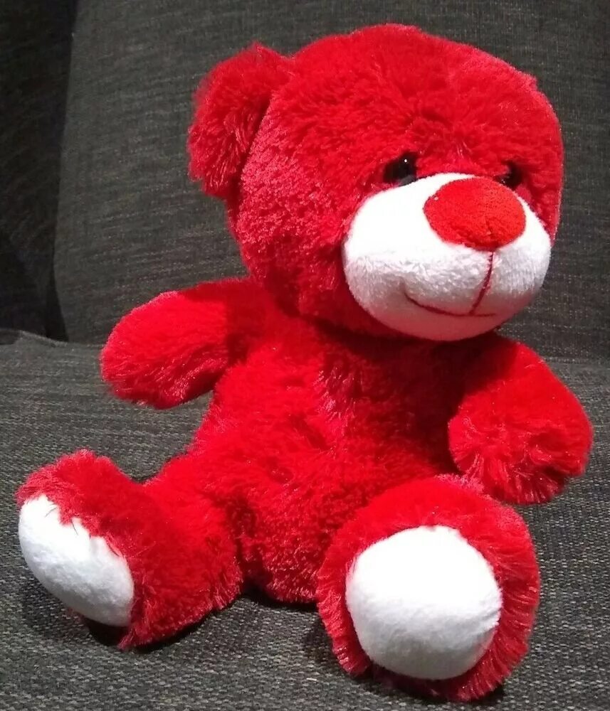 Красный медведь игрушка. Красный плюшевый медведь. Красный плюшевый Медвежонок. Огромная игрушка красный медведь.