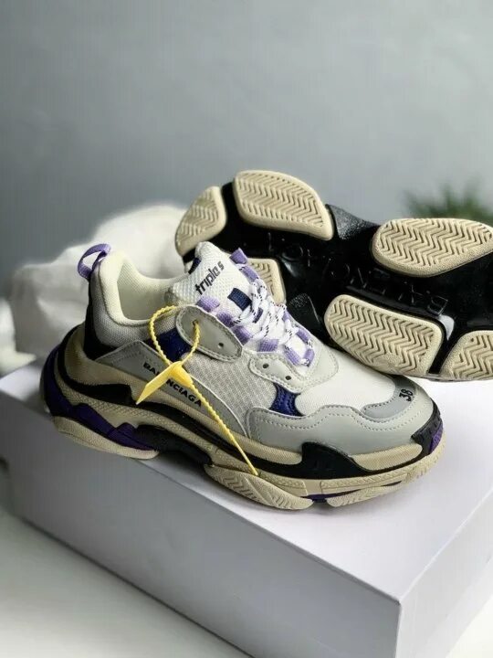 Triple s кроссовки. Кроссовки Balenciaga Triple. Кроссовки Баленсиага женские. Кроссовки Balenciaga Triple s Violet. Кроссовки Balenciaga Triple s Violet Alliekspress.