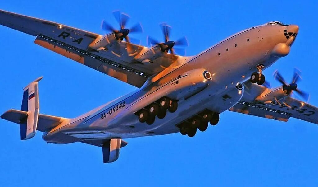 Военно транспортная авиация рф. Самолёт Антей АН-22. АН-22 Антей ВВС России. АН-12 Антей. АН-22 военно-транспортный самолёт.