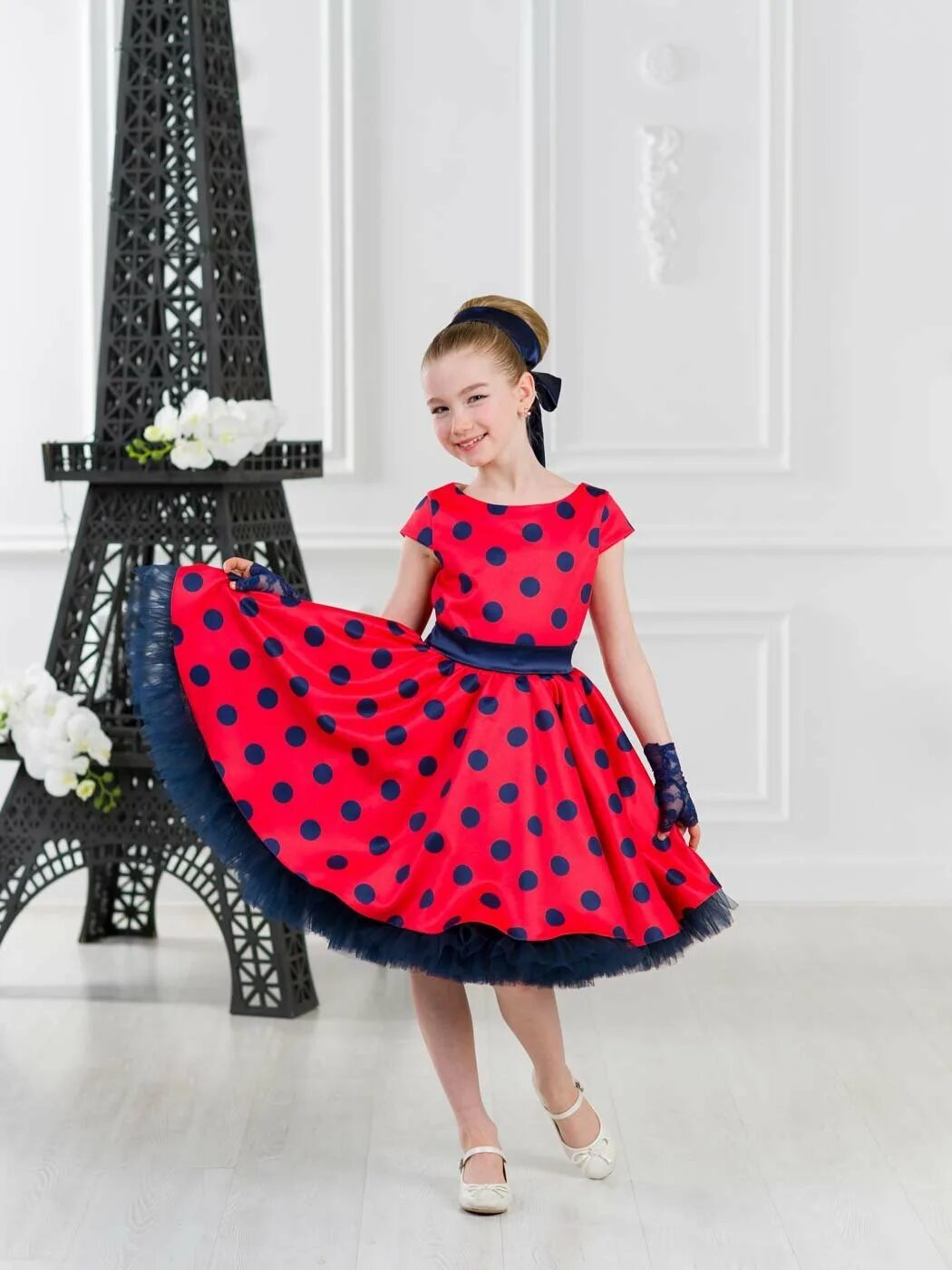 Платье в стиле стиляги для детей. Платье для девочкитиляги. Платье для девочкитиляги. Самые модные платья для девочек. Платье в стиле ретро для девочки.