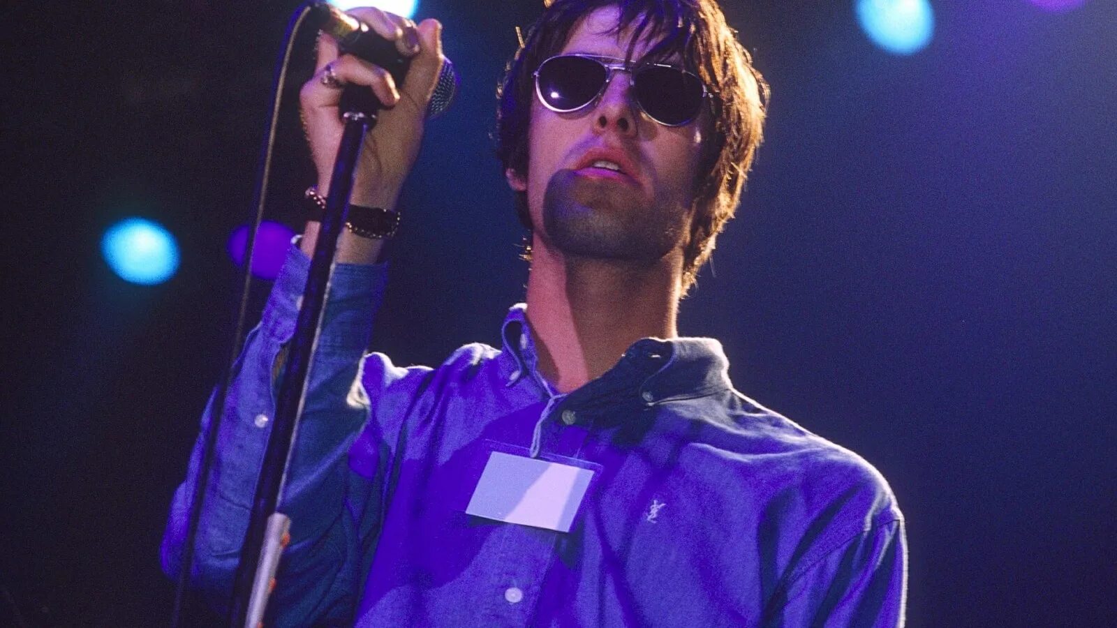 Oasis live. Liam Gallagher 1996. Лиам Галлахер Oasis. Лиам Галлахер 1994. Oasis 1994.