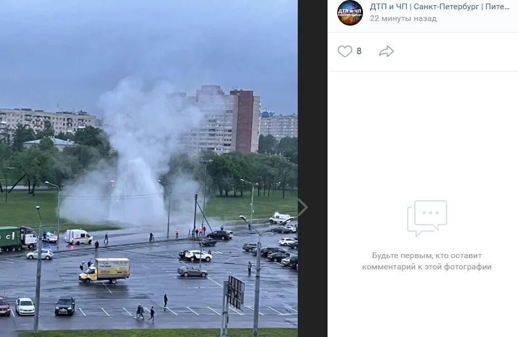 Прорыв в ленинском районе новосибирск. Питер прорыв труб. прорыв трубы фонтан. в питере прорвало трубу сегодня. прорыв трубы в спб сегодня.