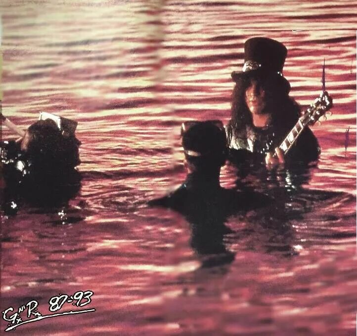 Gun's n roses estranged. Gnr estranged перевод. Estranged guns n' roses. Estranged guns n' roses. Estranged guns n' roses.