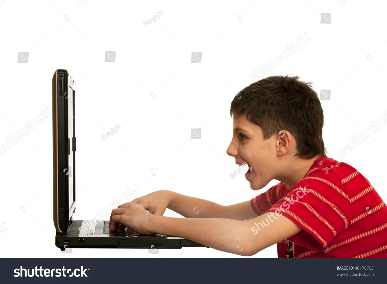The boy is playing the computer. Подросток играет в компьютерные игры. картинки как подростки играют в компьютерные игры. картинки подростка играющего в компьютер плачущего. playing computer games white background.