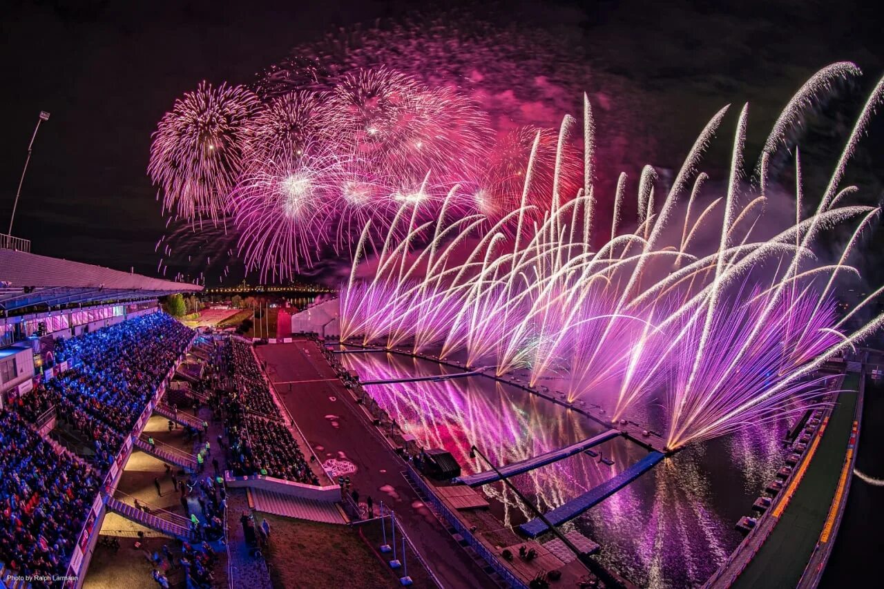 Салют "монако". Вокруг света салют. Салют 80 дней вокруг света 80. Фейерверк на воде. Фестиваль фейерверков в монако.