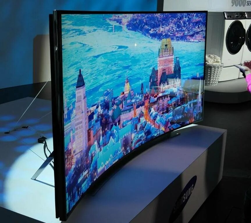 Найден новый телевизор. Телевизоры самсунг 2020 изогнутый. Изогнутый Samsung UHD TV. Плазма самсунг 55 дюймов. Телевизор самсунг с изогнутым экраном 55 дюймов.