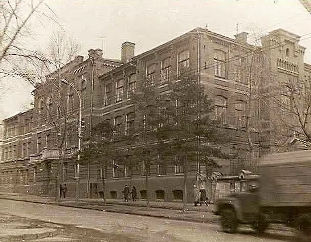 Саратовский авиационный колледж сгту. Нижнетагильский экономический колледж нижний тагил. Горьковский техникум. Свердловский строительный техникум. Горьковский индустриально педагогический техникум.