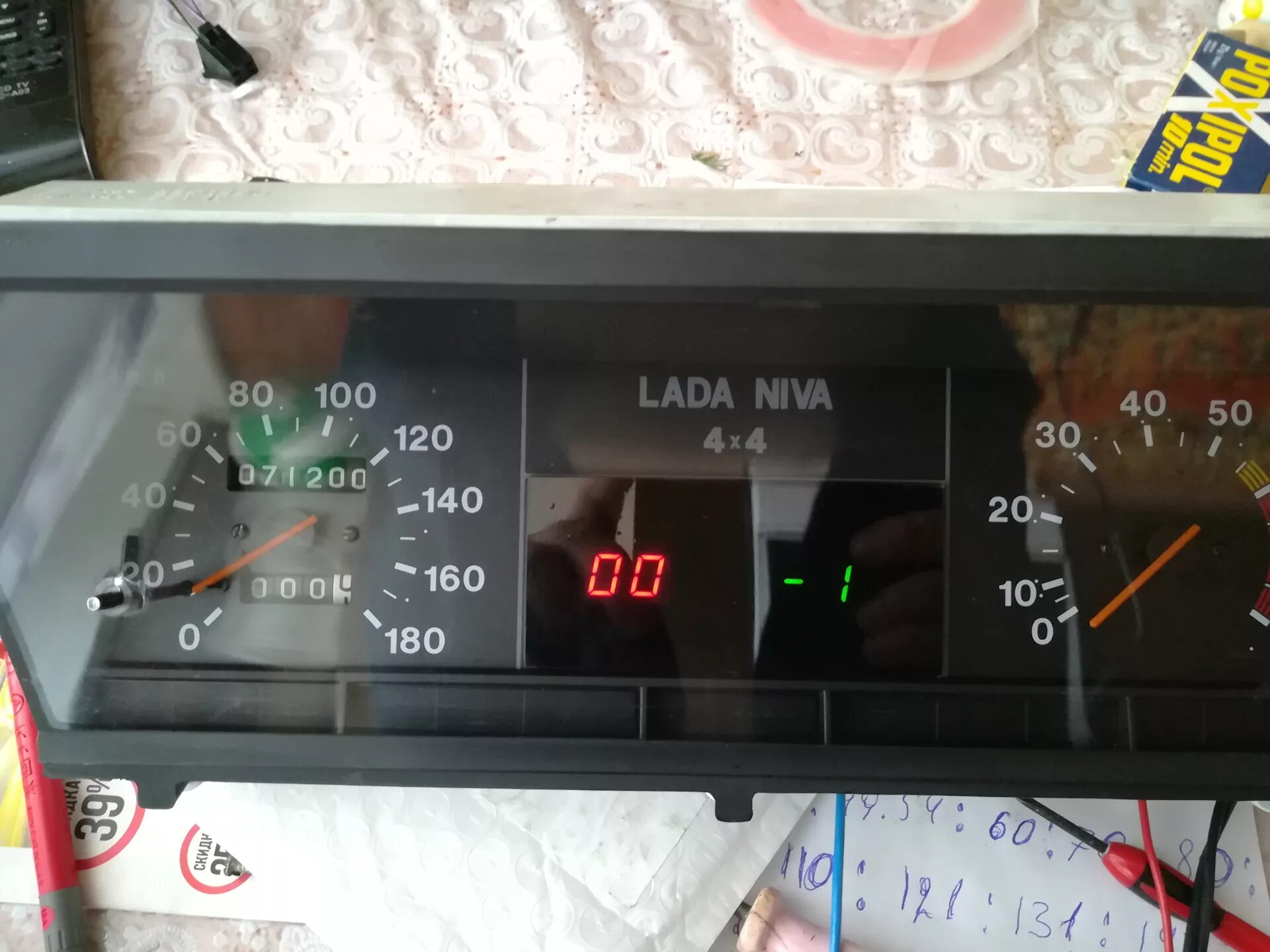 Распиновка приборки таврия. Схема панели приборов нива 21213 инжектор. Схема приборной панели нива 21214. Распиновка щитка 21213. Схема щитка приборов нива 21213 инжектор.