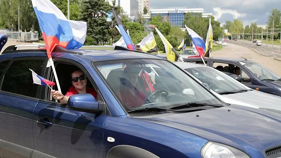 Донбас 8 лет. Кириенко лнр. авто днр. путинский автомобиль. кириенко на донбассе.