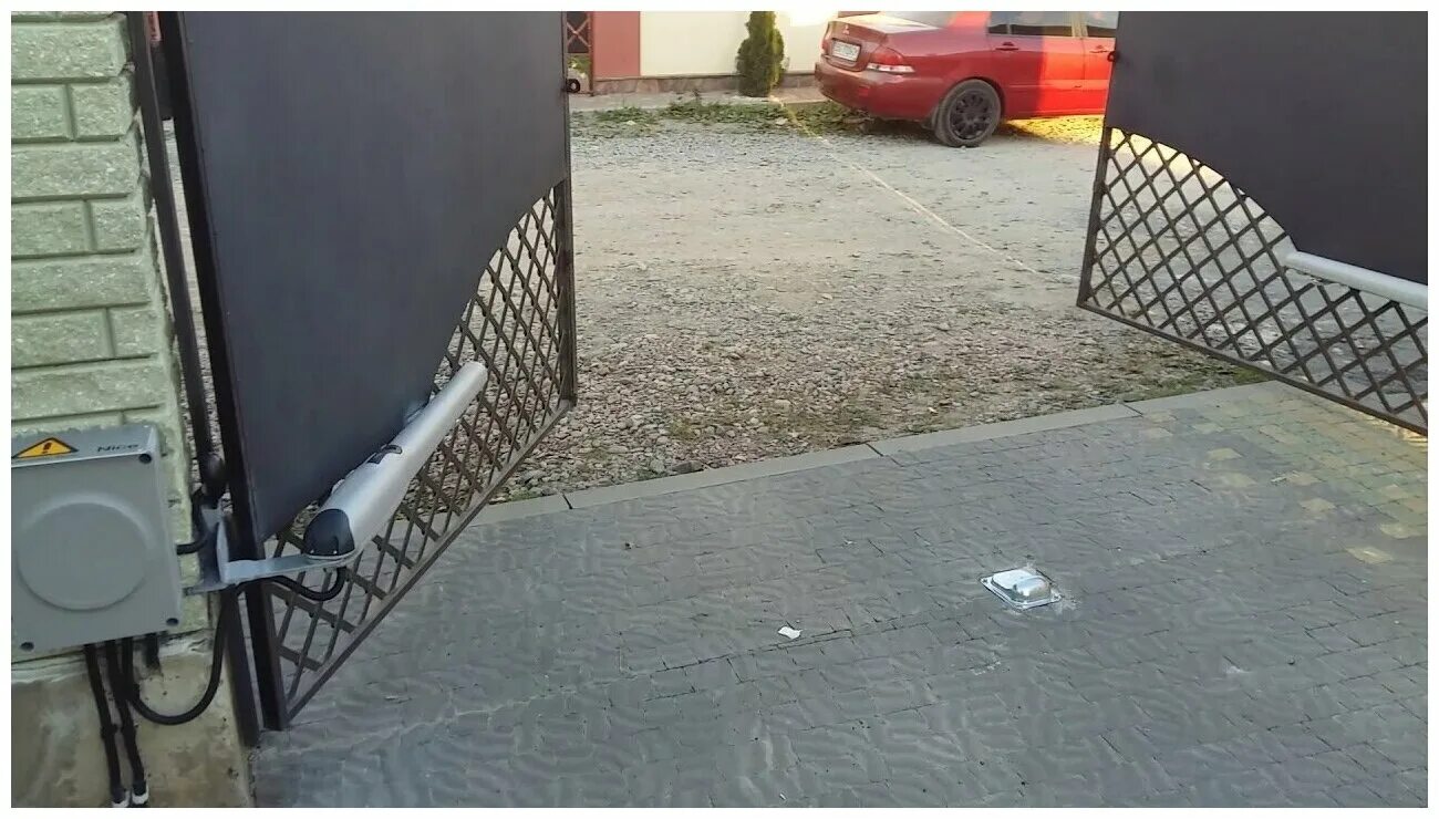 Привод для распашных ворот nice 5000. Привод для распашных ворот nice 5000. Установка распашных ворот nice. Монтаж автоматики найс на распашные ворота. Схема установки привода распашных ворот.