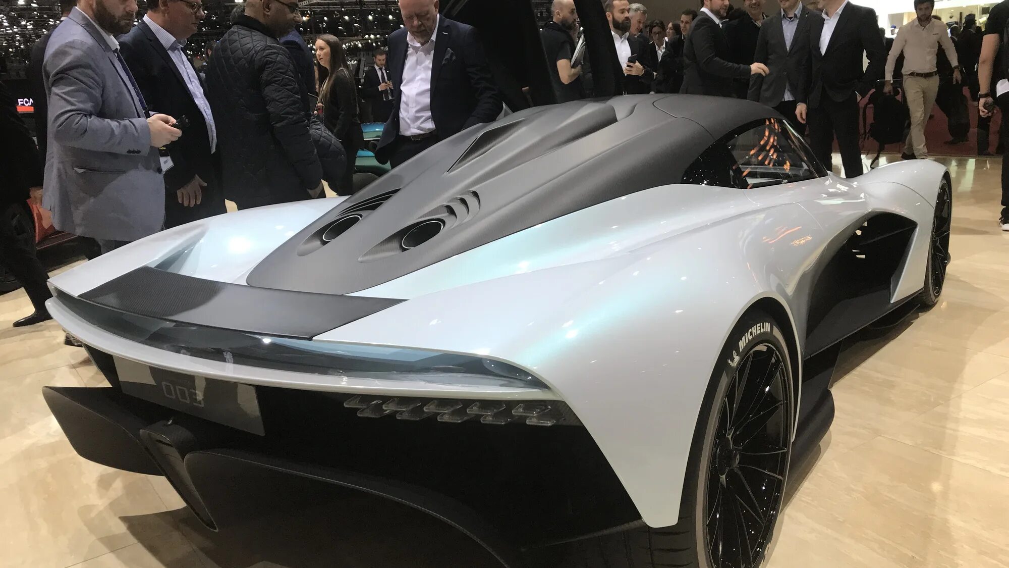 Самый дорогой машина в мире 2023. Aston Martin Valhalla 2023. Aston Martin последняя модель 2023. Самая дорогая машина в мире 2022.