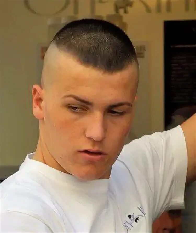 Армейская стрижка мужская. Стрижка Jarhead High and tight. Армейская стрижка полубокс. Стрижка милитари полубокс. Армейский полубокс милитари стрижка