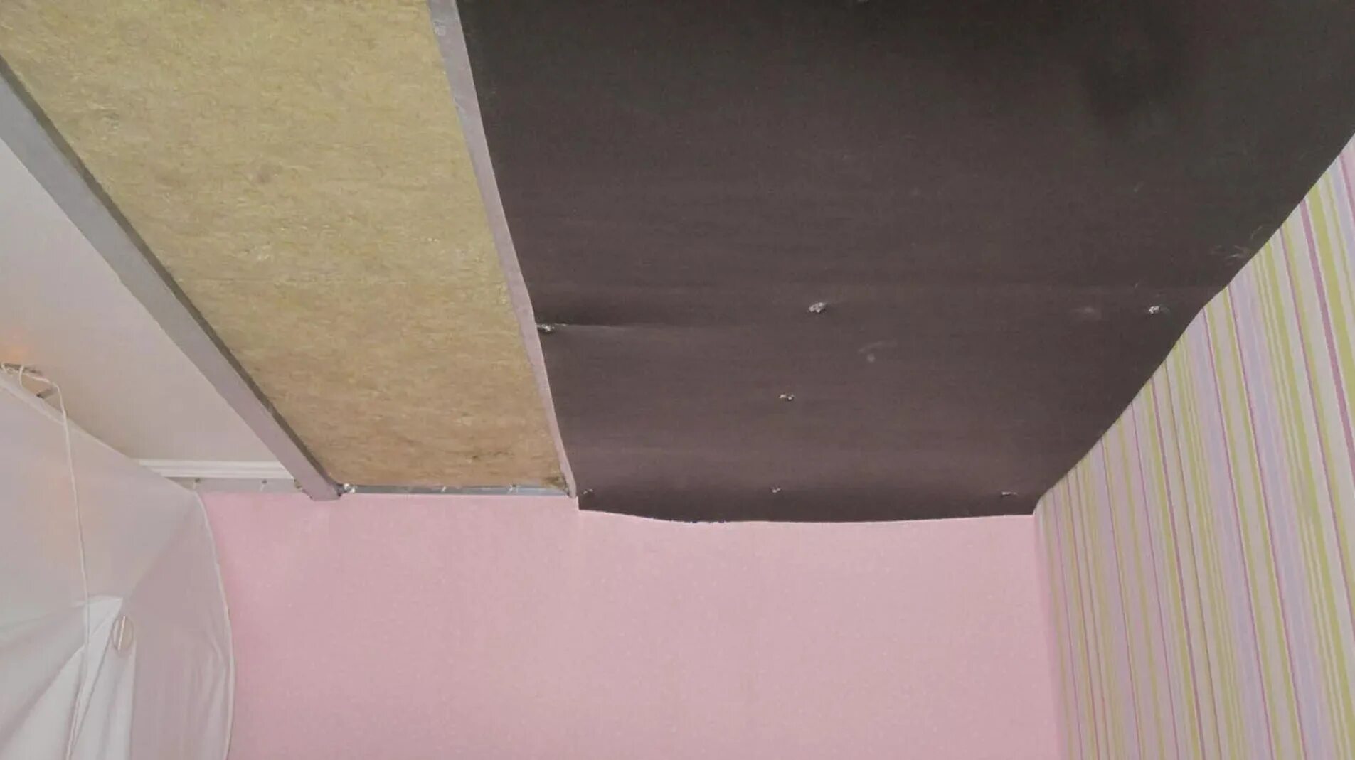 Звукоизоляция сверху. Шумоизоляция подвесного потолка. Шумоизоляция потолка в квартире. Шумоизоляция под натяжной потолок. Шумоизоляция потолка в квартире под натяжной потолок.