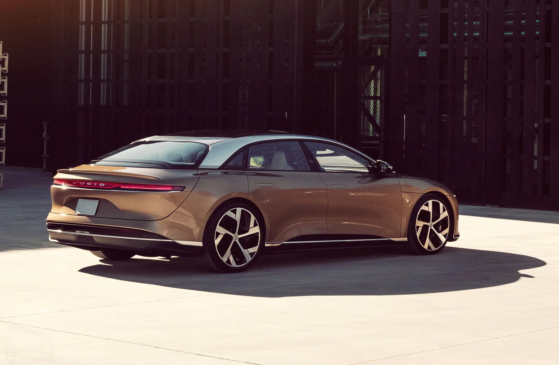 Lucid air dream edition range. Электромобиль lucid air 2021. Электромобиль люсид 2022. Lucid air электромобиль. Люсид авто.