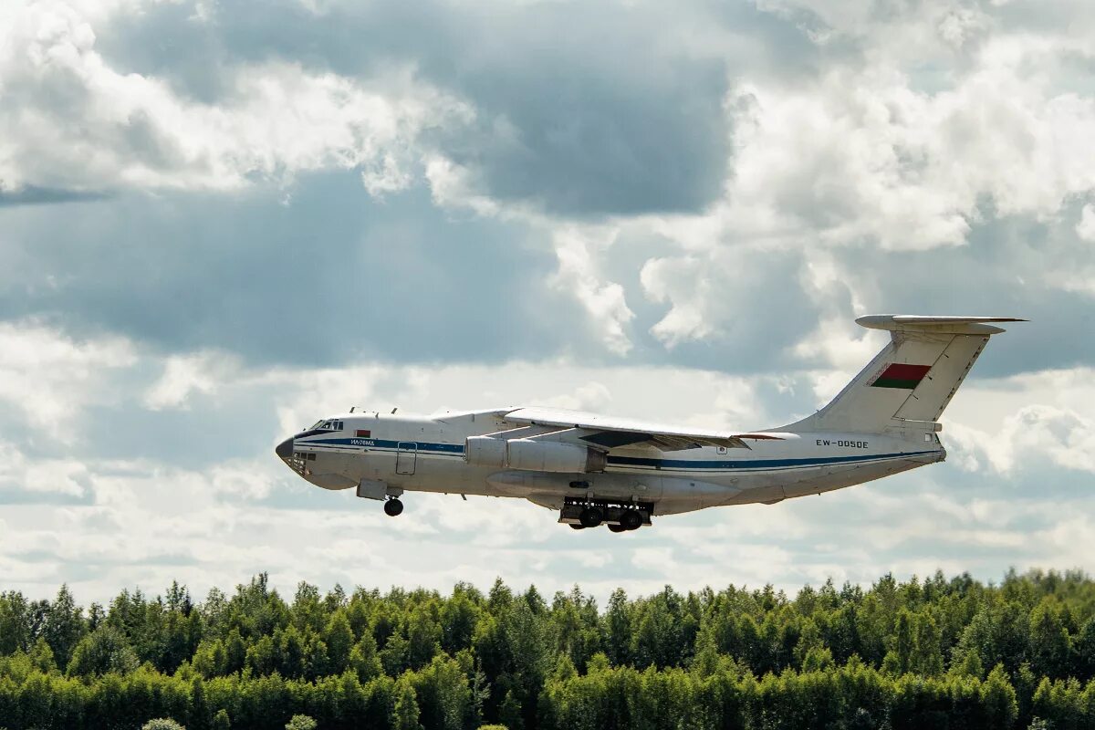 аэродром мачулищи беларусь. аэродром минск мачулищи. барановичи город в белоруссии военный аэродром. белоруссия мачулищи аэродром. аэродром мачулищи беларусь.