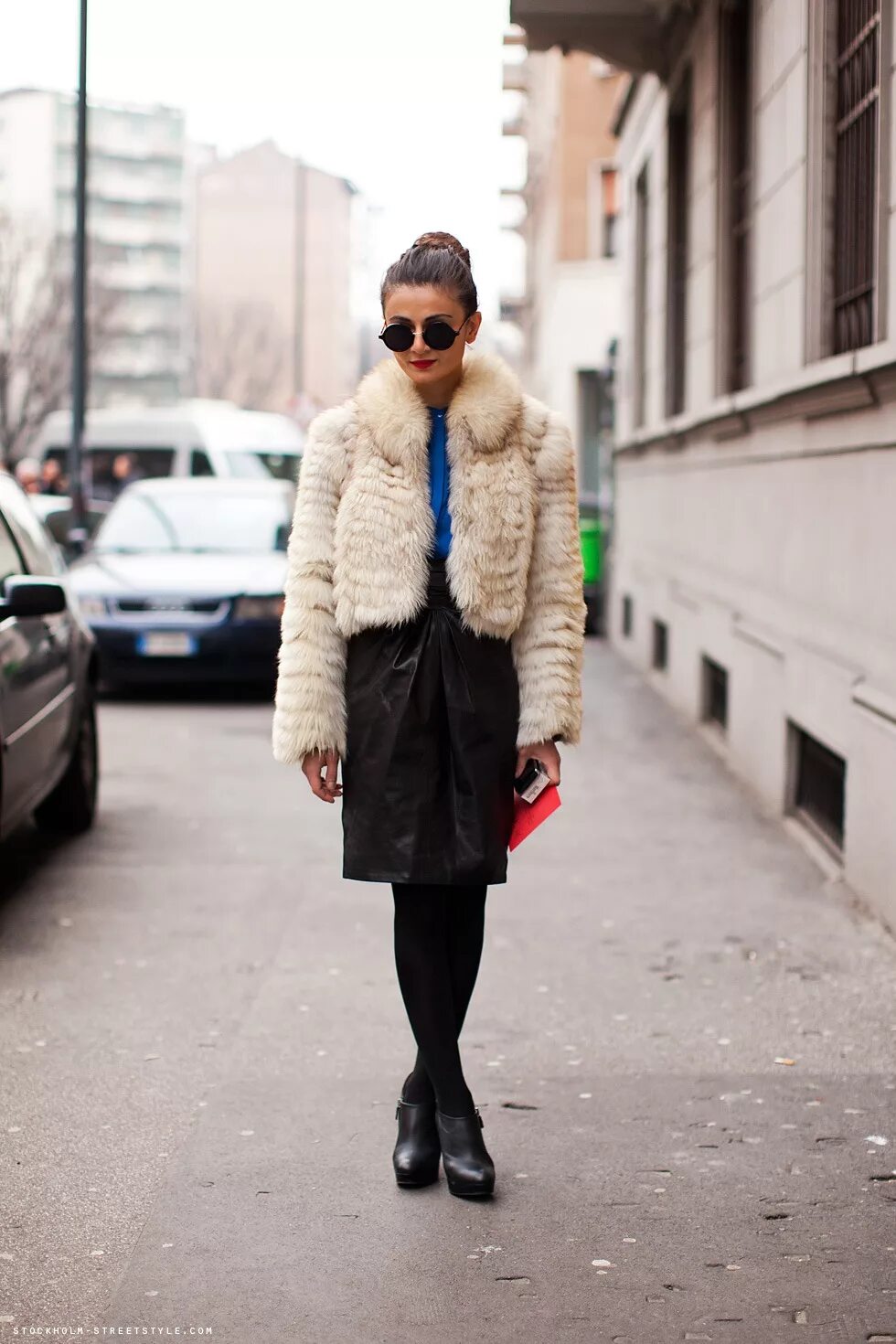 Образы с розовой шубкой. Стильные образы с шубой. Обувь под короткую шубу. Модные луки с шубой. Модные шубки из искусственного меха короткие.