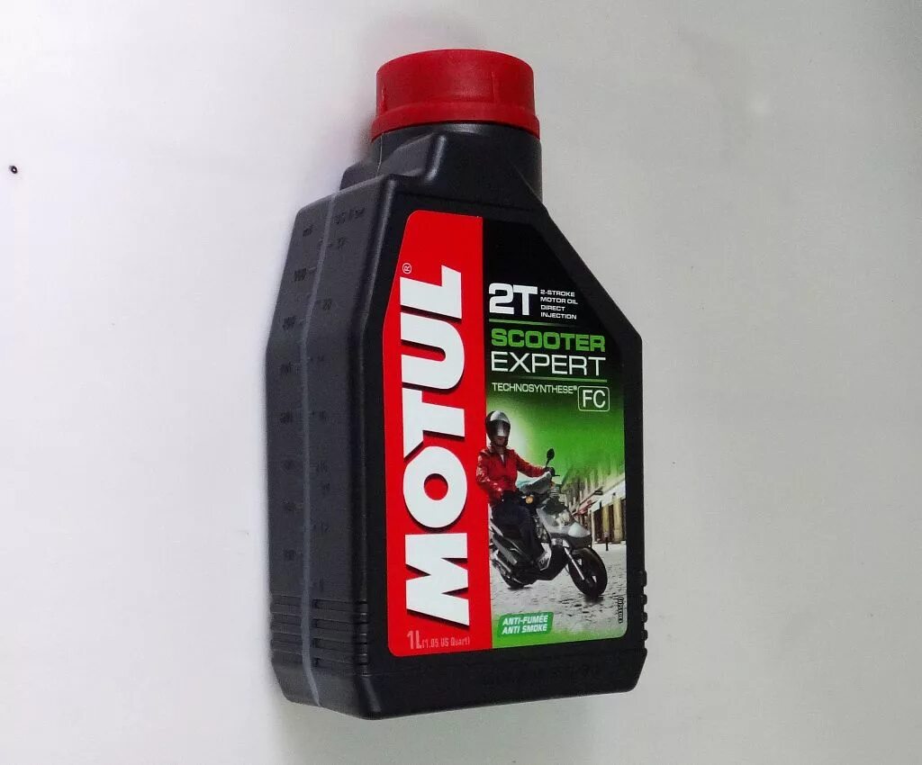 Motul Scooter Expert 2т. Мотюль 2т полусинтетика для скутера. Motul 2t для скутеров полусинтетика. Масло 2т 1л Scooter Expert Motul.