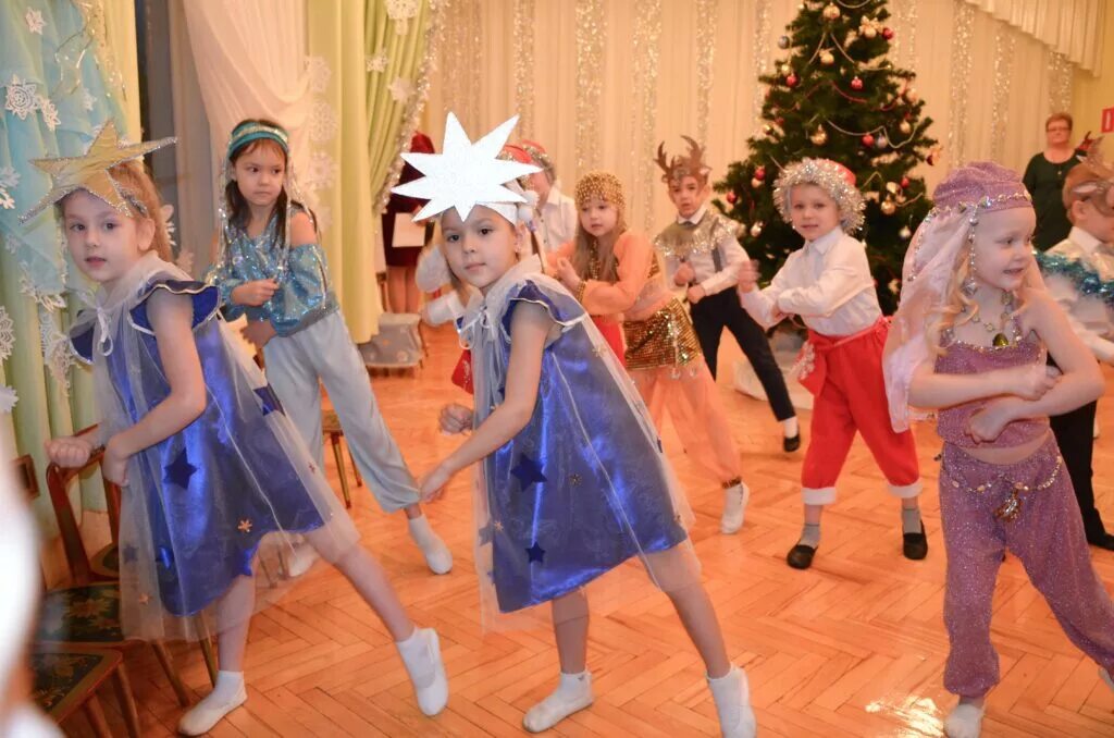праздник новый год в доу. праздник новый год в доу. новогодний утренник в школе. новогодний праздник в средней группе. празднование нового года в доу.