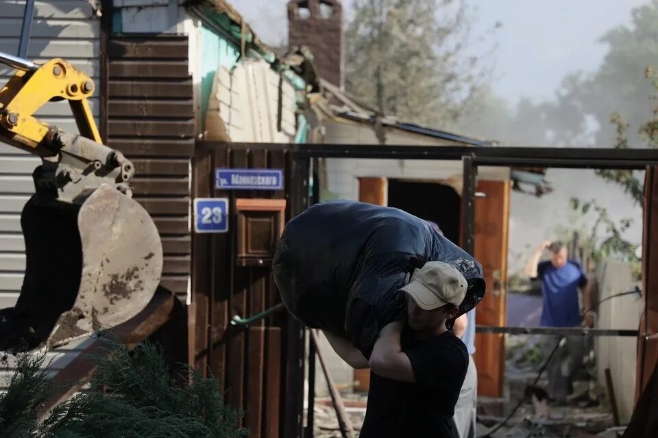 Дом в селе. Козинка белгородская область обстрел. Шебекино белгородская область обстрел. Шебекино белгородская область обстрел. Обстрел шебекино сейчас.