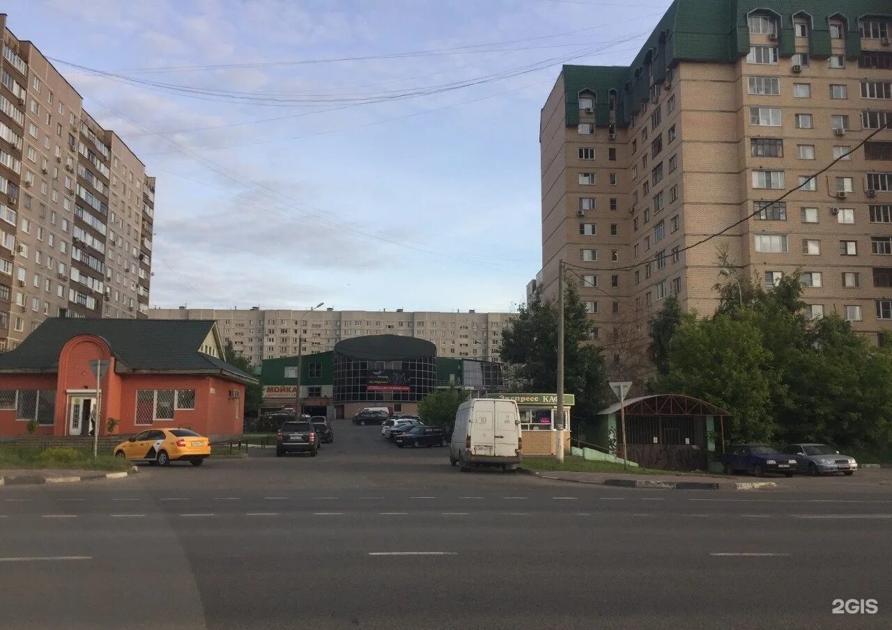 Старый оскол микрорайон лесной 15. Мэджик фитнес дзержинский фото. Старый оскол микрорайон лесной 15. Лесной 15 а. Мэджик фитнес дзержинский.