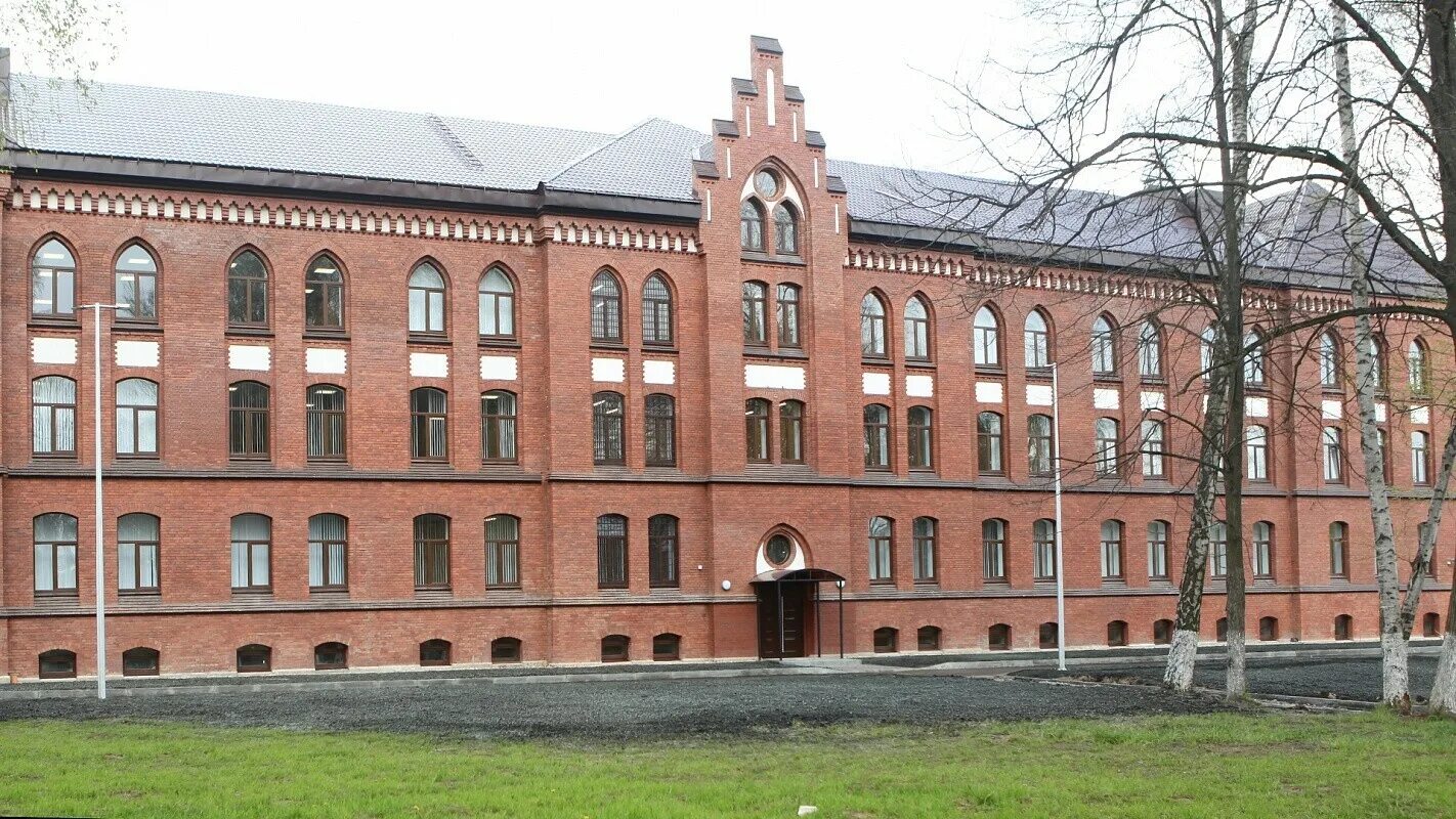 Новые казармы. Казармы в городе гусев калининградская область. гусев казармы. 11 танковый полк калининград гусев казарма. казарама калининград армия.