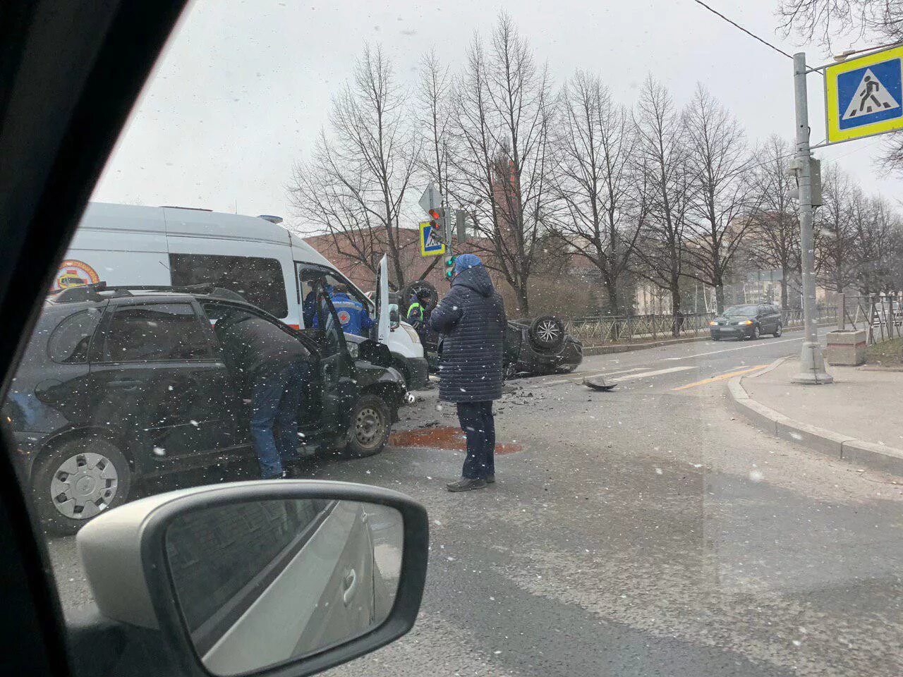 Прогноз в колпино на сегодня. Авария в Колпино на веры Слуцкой. ДТП В Колпино вчера на веры Слуцкой. Происшествия в Колпино за последние сутки. Скандал на Питерладе в Красном селе.