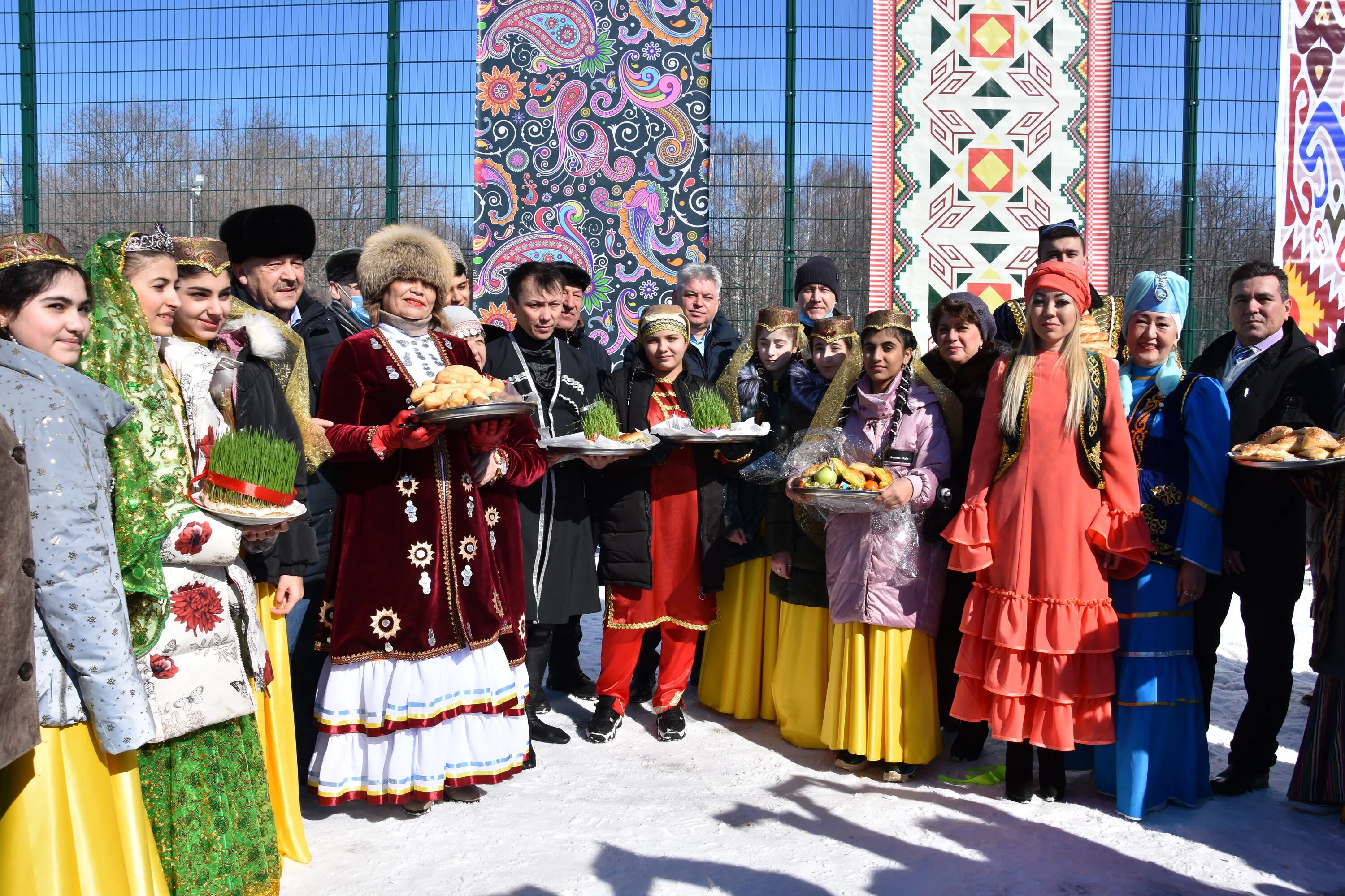 Навруз фото картинки. Дом дружбы народов Родник Набережные Челны. Дружба народов Набережные Челны Навруз. Новруз байрам 2022. Дом дружбы народов Родник Набережные Челны национальные праздники.