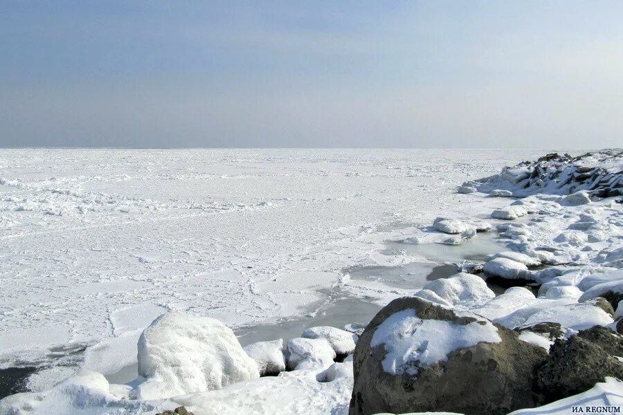 Замерзшие волны чёрное море. Черное море зимой. Водопад плакун урал. Водопад плакун в суксуне. Водопад плакун пермь.