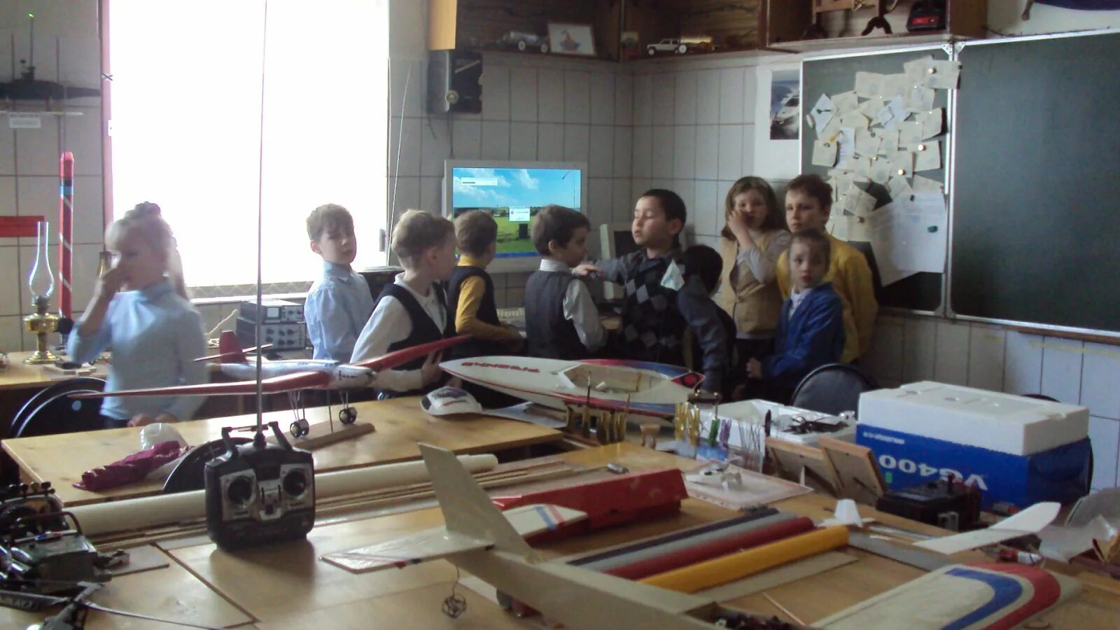 Кружок моделирования в школе. Авиамоделирование кружок. Школьные кружки. Кружок моделирования. Кружок моделирования.