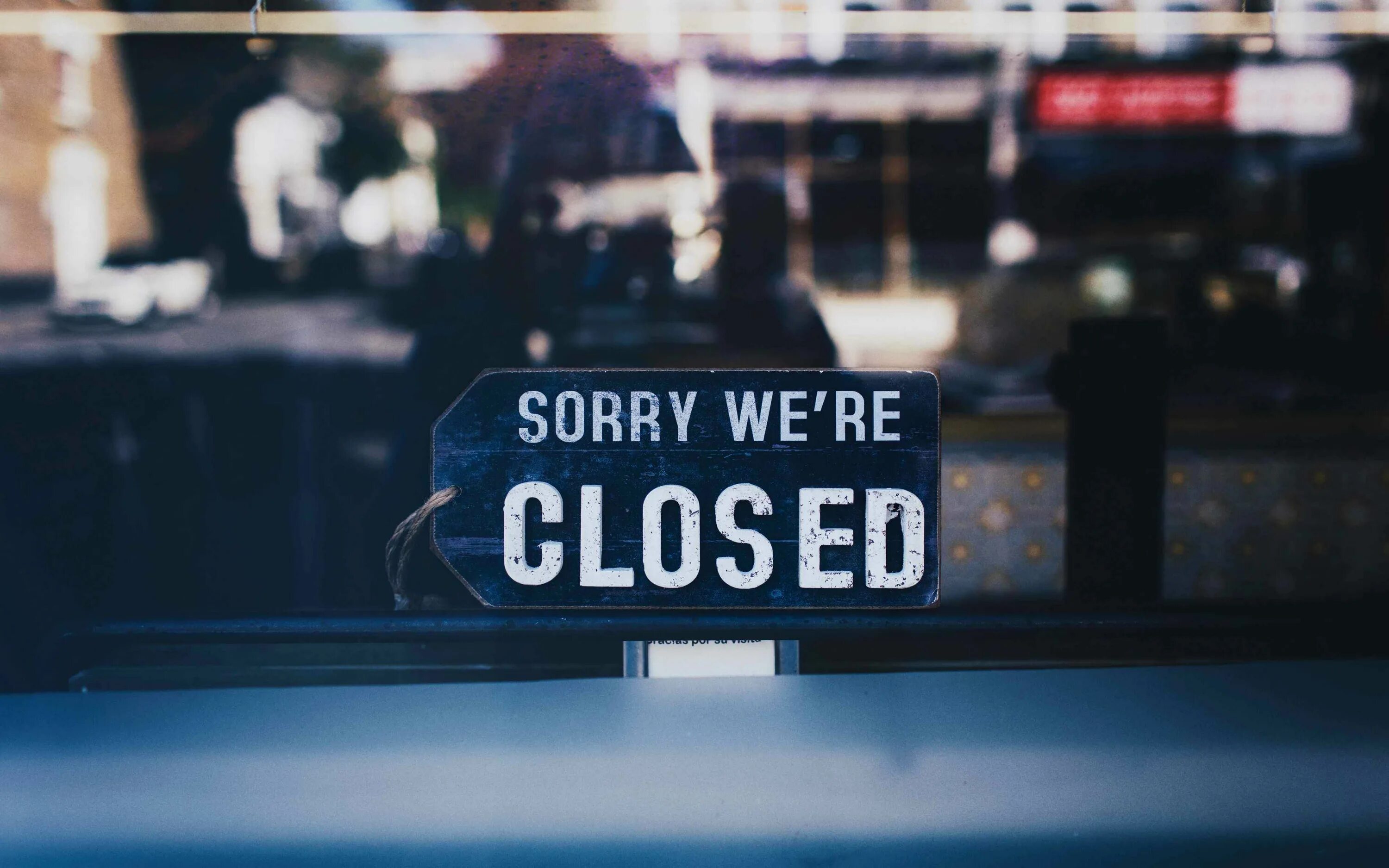 The shops are closed yesterday. Табличка closed. closed картинка. обои закрытие. ресторан закрыт.