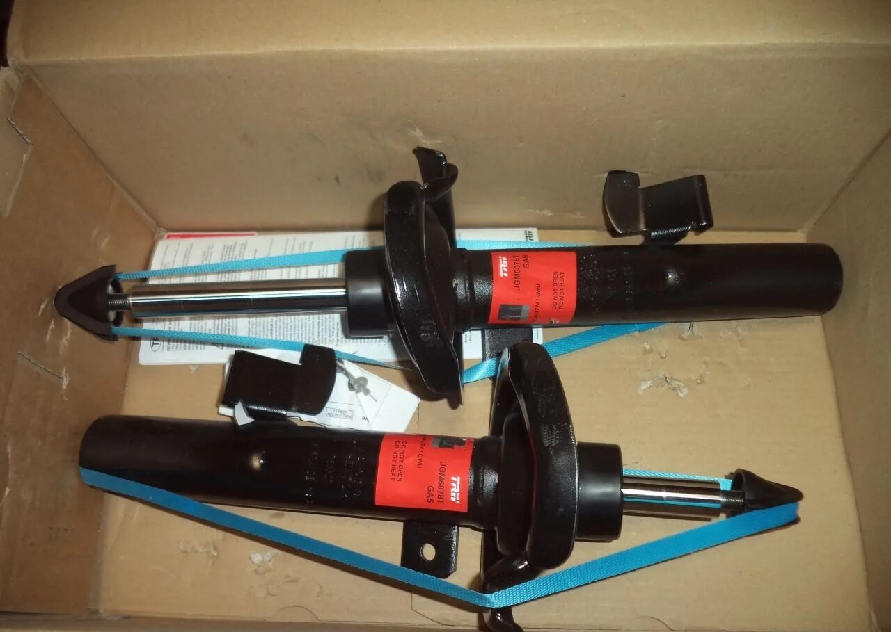 Стойка амортизатора форд фокус 3. Амортизатор передний mondeo 5. 1919323 motorcraft. Передние амортизаторы форд фокус 3. Стойка амортизатора форд фокус 3.