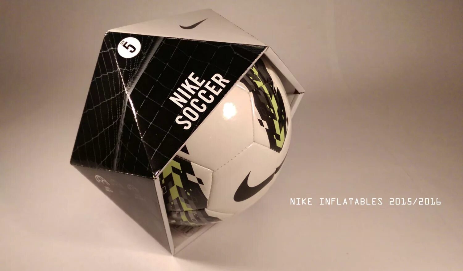 Оригинальность упаковки. Nike Ball package. Шары Dekoball упаковка. Fish Ball Packaging. Dieline Awards.