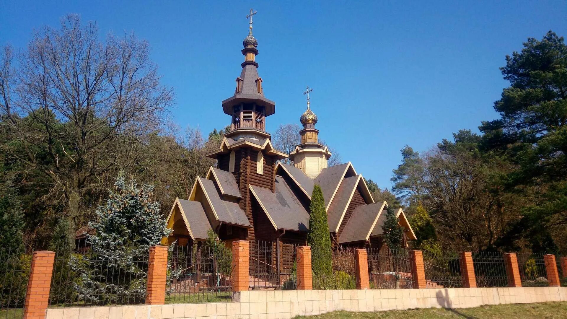 Храм великомученика Димитрия Солунского Калининград. Храм Димитрия Солунского Ладушкин. Церковь Святого Димитрия Солунского (Феодосия). Церковь Дмитрия Солунского города Ладушкин.