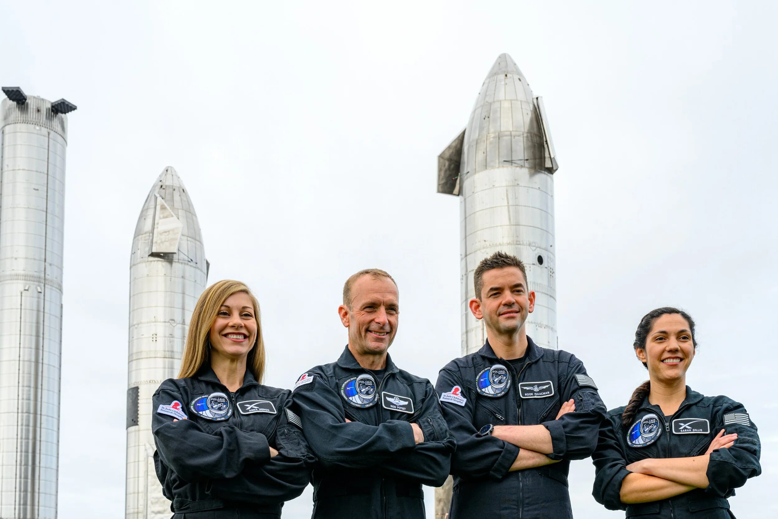 Маск запуск. Джаред Айзекман. SPACEX Polaris Dawn. Starship Crew SPACEX. Crew Dragon SPACEX.