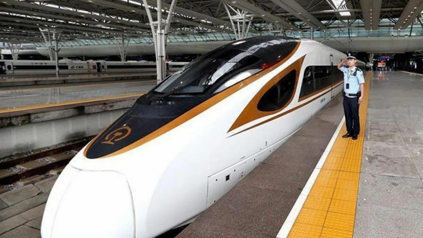 Есть ли скоростные поезда. Китайский скоростной поезд Фусин. Пекин-Шанхайская высокоскоростная железная дорога. Пекин-Шанхай скоростной поезд. Китайский высокоскоростной поезд «Фусин».