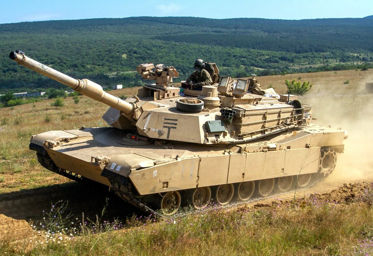 Танк абрамс 1. M1a2 Abrams. Абрамс м1а2. Танк м1 Абрамс. Танк m1 Abrams.