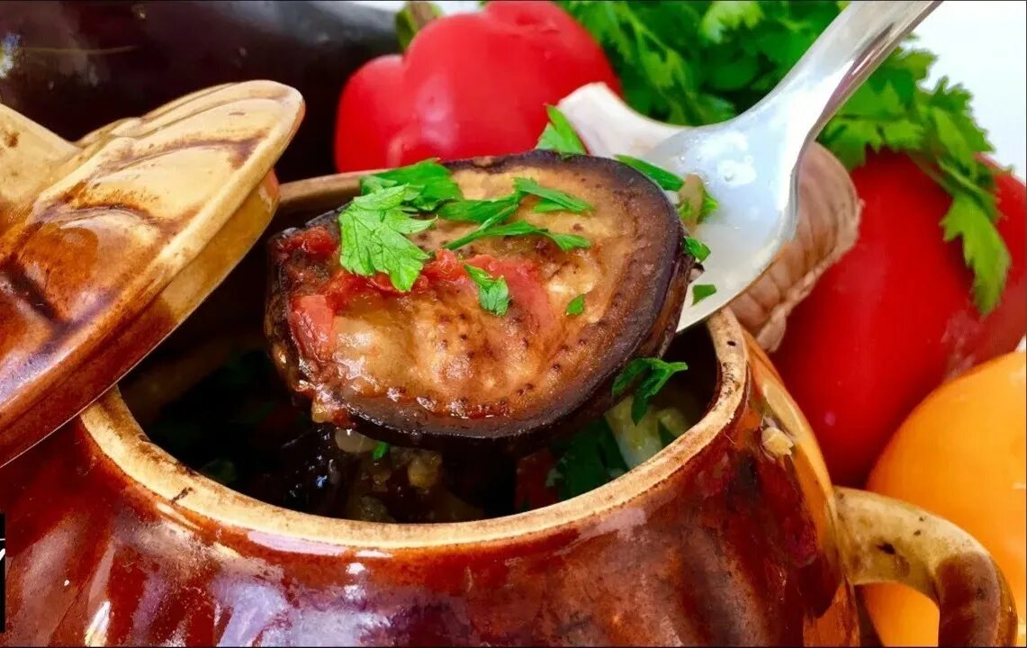 баклажаны в горшочках в духовке. грузинский суп чанахи. чанхи. грузинская кухня чанахи. чанахи (грузинское национальное блюдо).