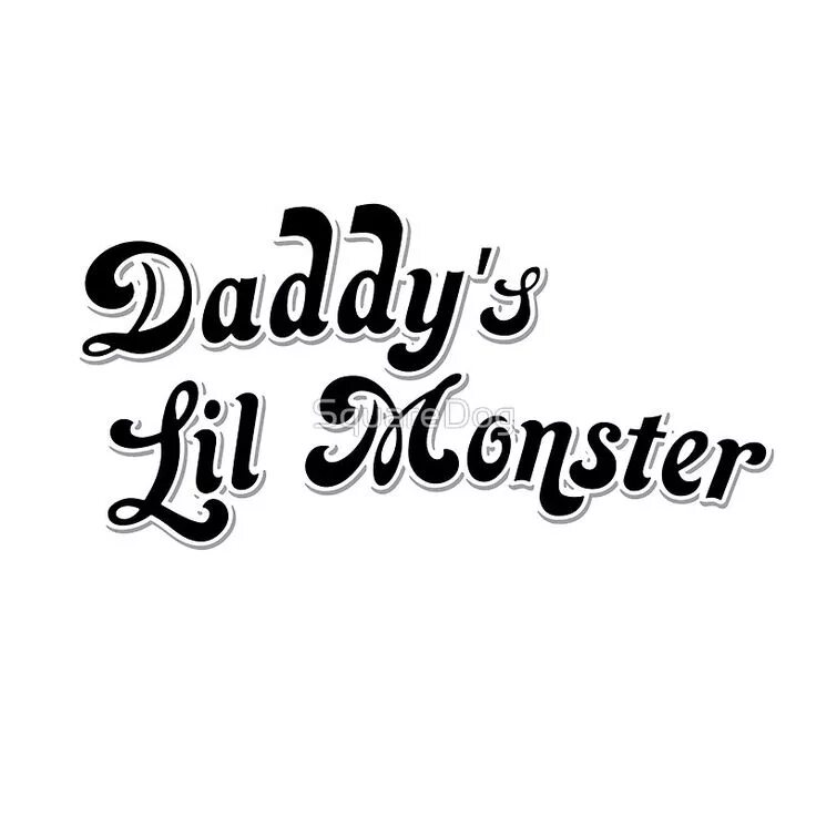 Daddy's lil. Харли Квинн надпись. Футболка Харли Квинн Daddy Lil Monster. Daddy's Lil Monster футболка. Надпись на куртке Харли Квинн.