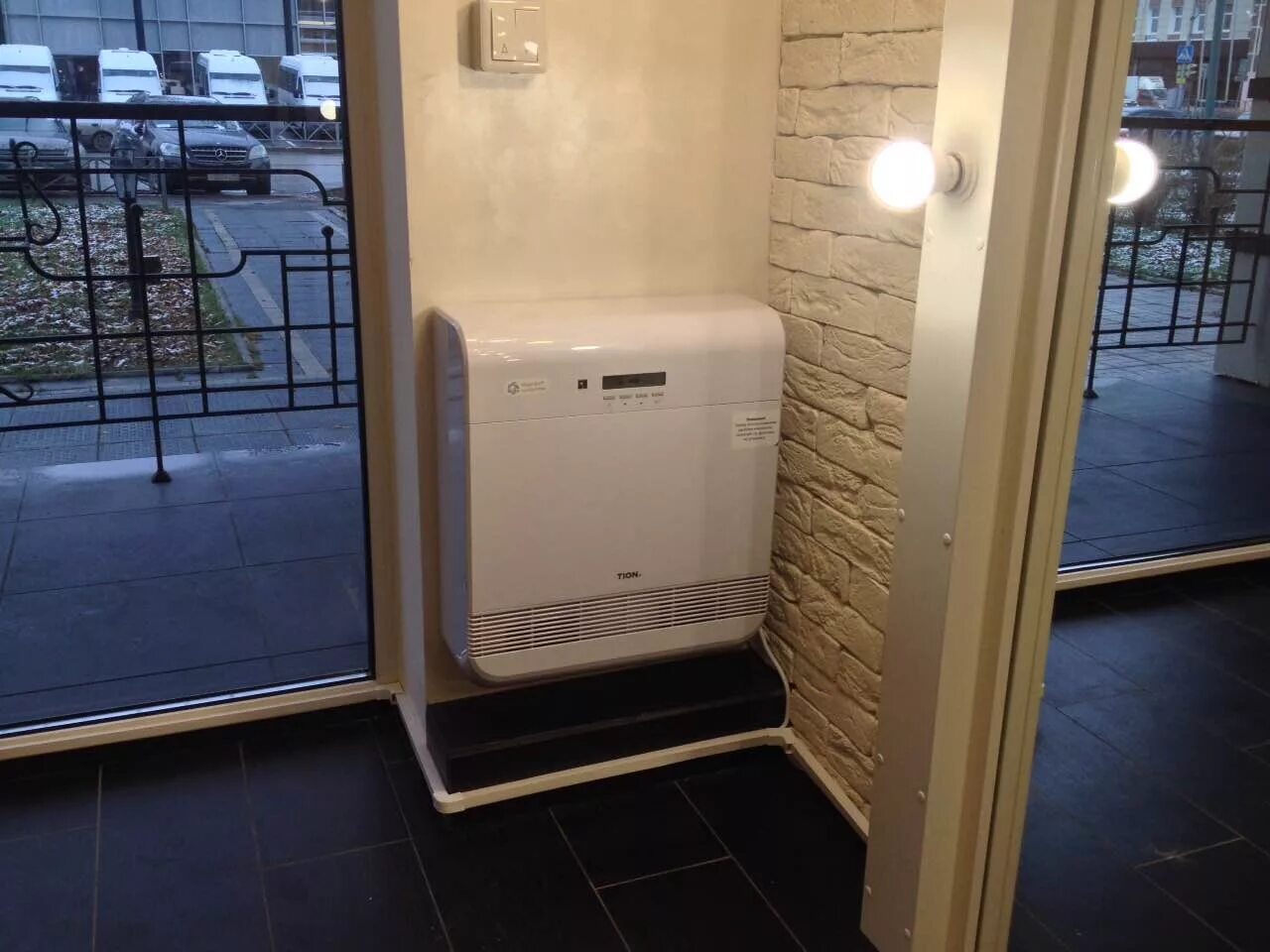 Tion бризер lite. Тион 4s family. Тион бризер на окно. Установить бризер. Бризер 4 s base.