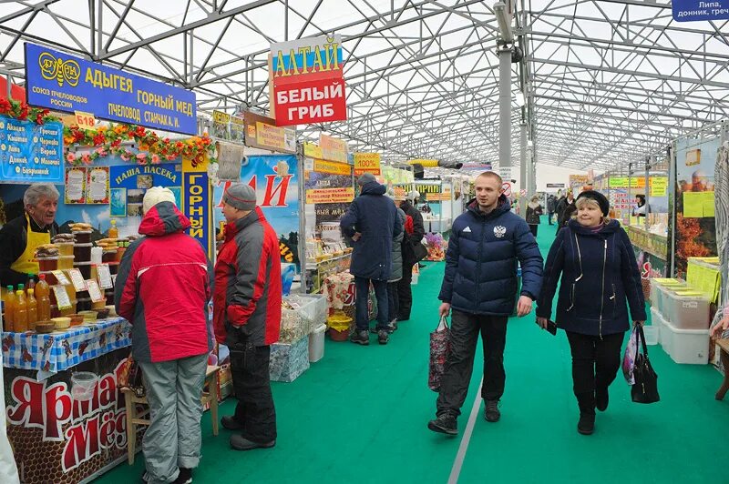 Коломенская ярмарка меда. Ярмарка мёда в коломенском. Ярмарка мёда в коломенском в 2023. Ярмарка мёда в коломенском. Ярмарка коломенское.