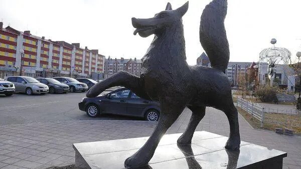 Волгастом салехард. Герб Салехарда. Символ Салехарда. Салехард памятник керюша. Символ города лиса.