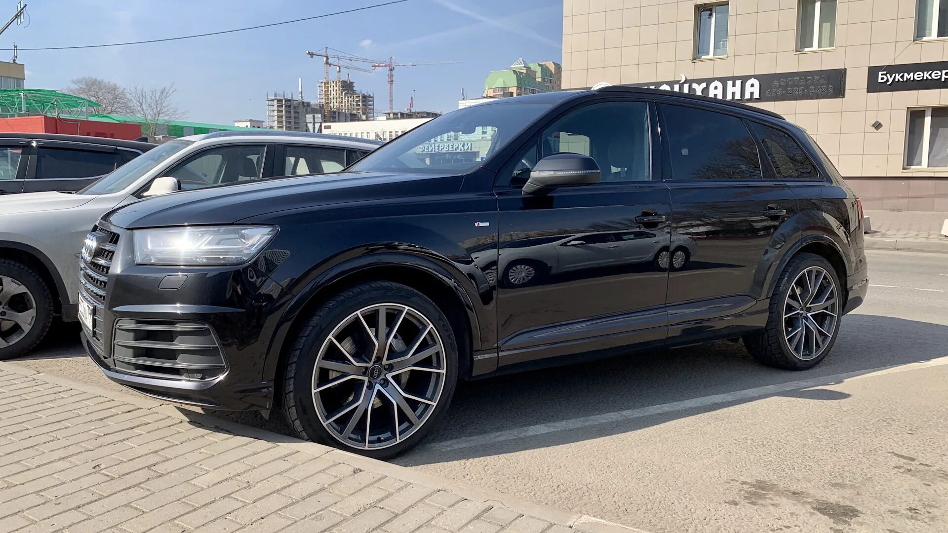 285/40 r22 на audi q7. Audi q7 2016 черный. Audi q7 4m r22. Диски audi q7 4m. Audi q7 2019 black.